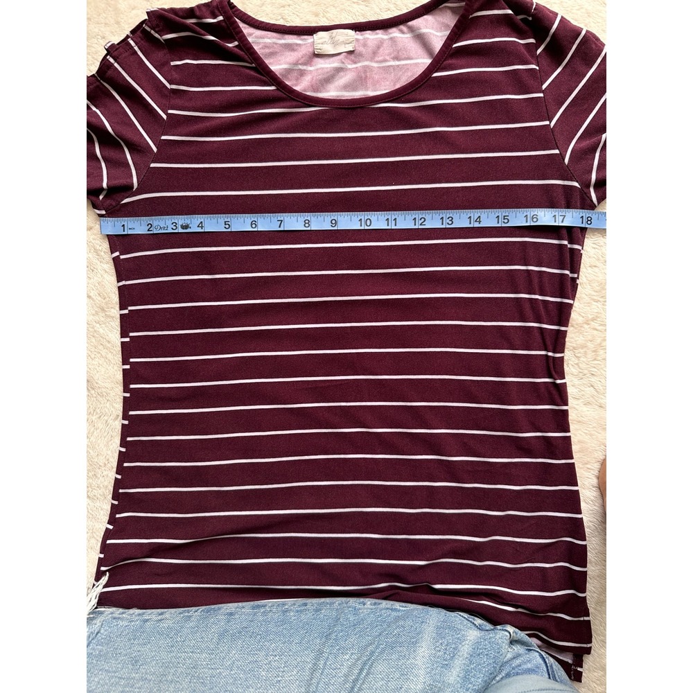 Glitz Women's Burgundy White Striped Cutout Shoulder Short Sleeve Top Size L - Picture 6 of 8